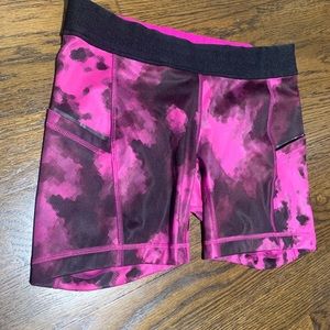 Lululemon what the sport short 8 EUC RASPBERRY